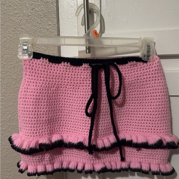 Pink Knit Ruffle Shorts - Picture 2 of 3